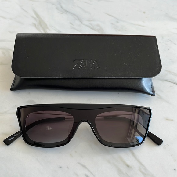 Zara Accessories - Zara black sunglasses